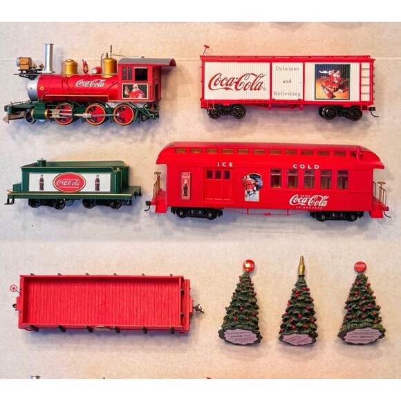 HAWTHORNE Village Coca Cola Holiday Express HO Scale Electric Train Set (Bx X)
